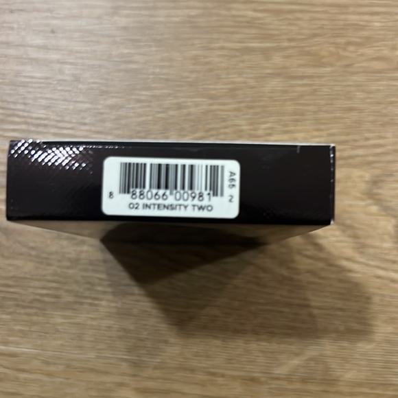 Tom ford shade and illuminate 02 intensity two - Picture 2 of 4